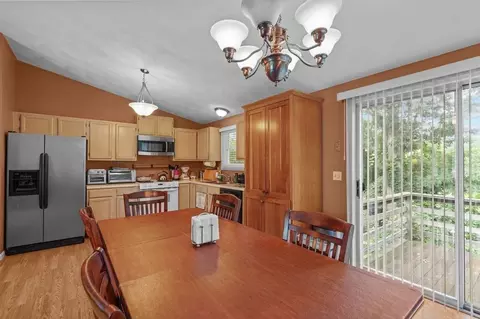 Dining - 204 Shenandoah Rd, Warwick, RI 02886 photo 2 of 3