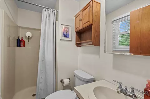 Bath - 204 Shenandoah Rd, Warwick, RI 02886 photo 2 of 2