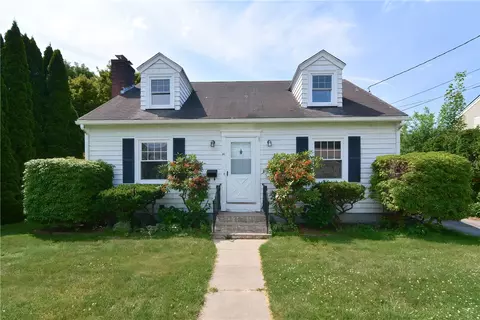 20 Colonial Rd, Bristol, RI 02809