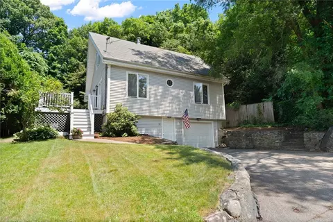 22 River Dr, Johnston, RI 02919