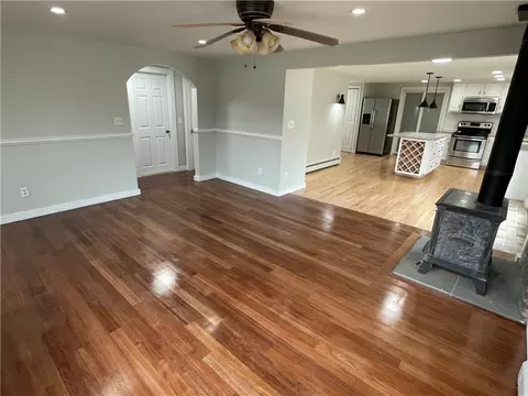 Living - 3 Pine Ln, Coventry, RI 02816 photo 3 of 4