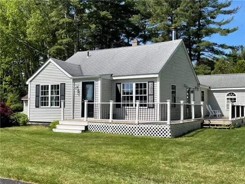 3 Pine Ln, Coventry, RI 02816