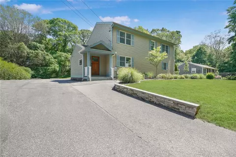 418 Pond St, South Kingstown, RI 02879