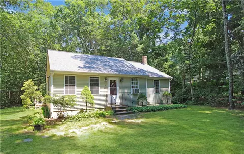 9 Thomas Ln, Westerly, RI 02891