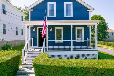 19 Sheffield Ave, Newport, RI 02840