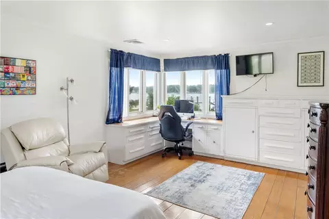 Bedroom - 9 Shore Dr, Warren, RI 02885 photo 1 of 5