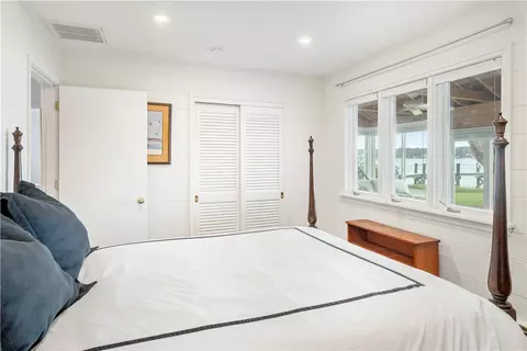 Bedroom - 9 Shore Dr, Warren, RI 02885 photo 2 of 5
