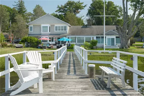 9 Shore Dr, Warren, RI 02885