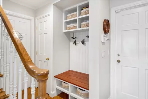 Entry Way - 9 Shore Dr, Warren, RI 02885 photo 2 of 3