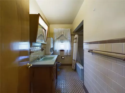 179 Wood St, Fall River, MA 02721 photo 11