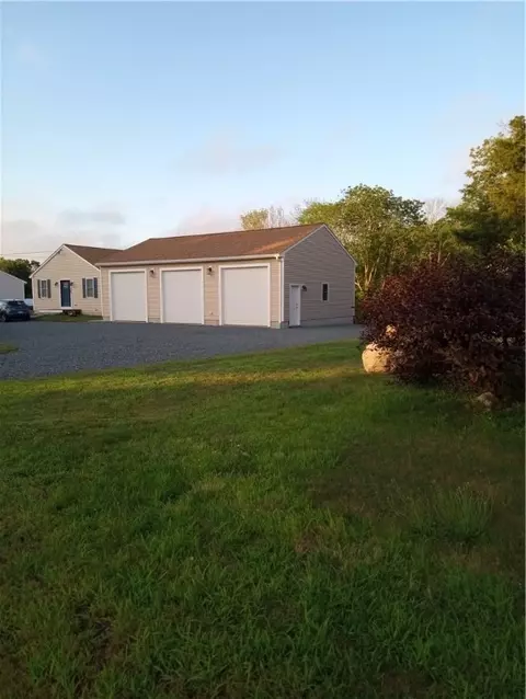 385 Market St, Warren, RI 02885