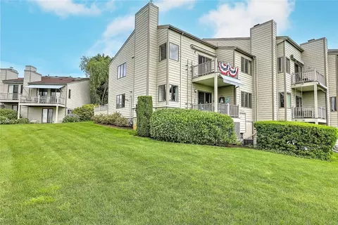 15 Seabreeze Ln, Bristol, RI 02809