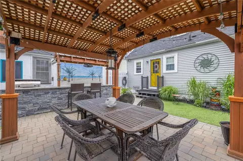 10 Sheffield Ave, North Providence, RI 02911