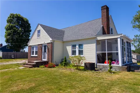 39 Rowe Ave, Warwick, RI 02889