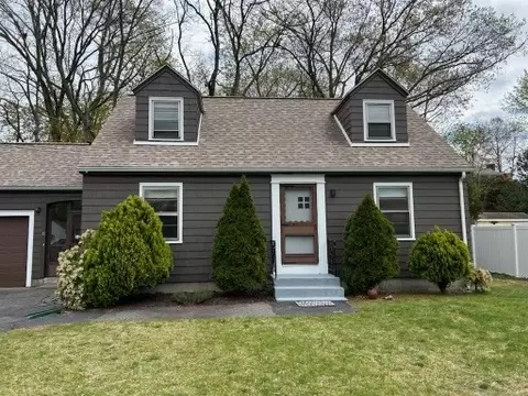 6 Woodland Dr, West Warwick, RI 02893