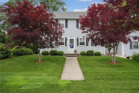 33 Sampson Ave, North Providence, RI 02911