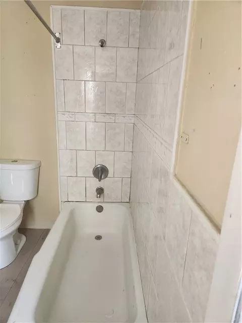 Bath - 333 Orms St, Providence, RI 02908 photo 1 of 2