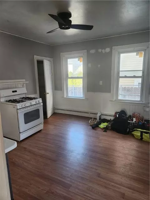 Entry Way - 333 Orms St, Providence, RI 02908 photo 2 of 3