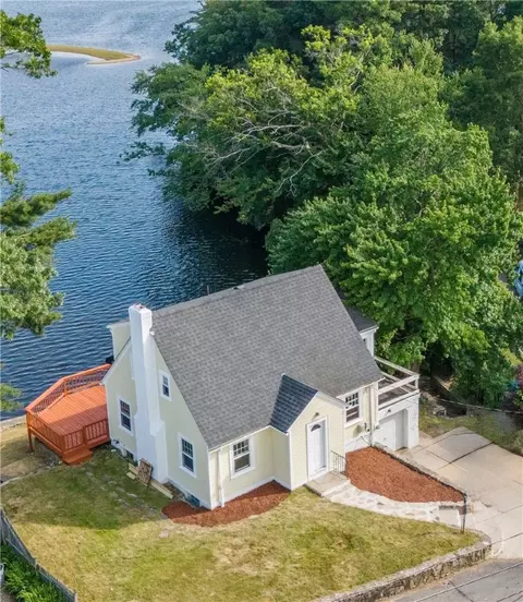 31 Beverly Cir, Smithfield, RI 02828