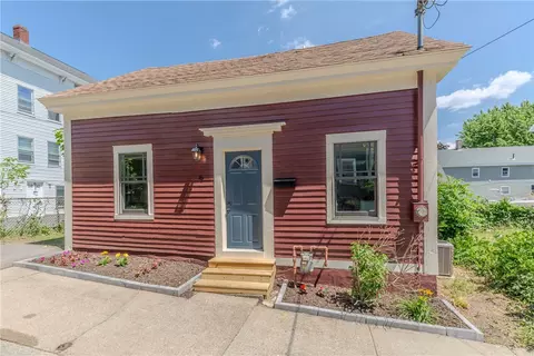 16 Canal St, Woonsocket, RI 02895