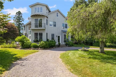 38 Eastern View Ave, South Kingstown, RI 02879