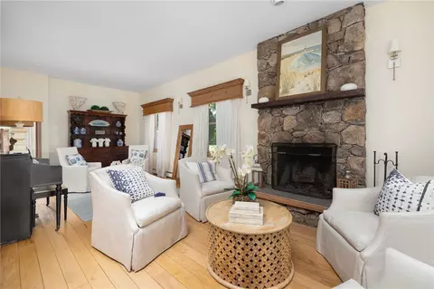 Living - 38 Eastern View Ave, South Kingstown, RI 02879 photo 5 of 6