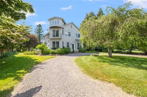 Exterior - 38 Eastern View Ave, South Kingstown, RI 02879 photo 4 of 5