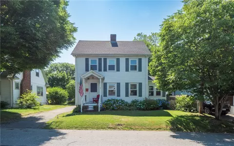3 Rowland Rd, Newport, RI 02840