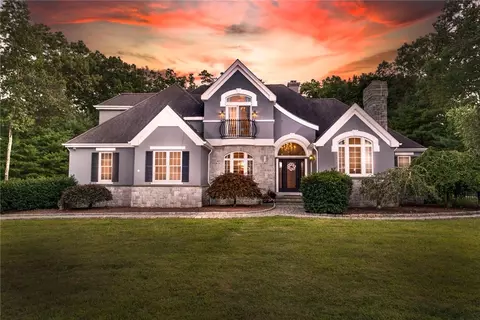 1 Lauren Ct, Cranston, RI 02921