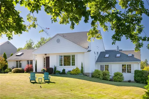554 Sandy Point Ave, Portsmouth, RI 02871