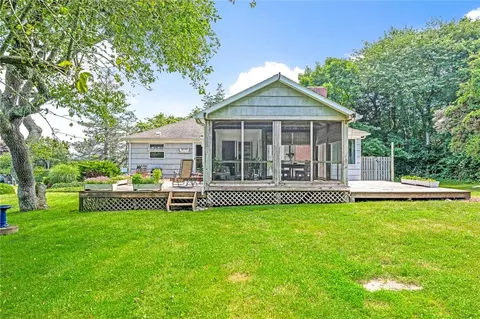 27 Champlin Dr, Westerly, RI 02891 photo 2