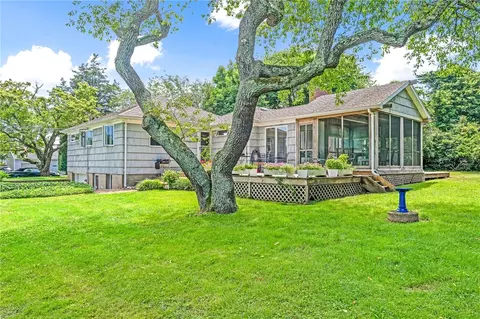 27 Champlin Dr, Westerly, RI 02891
