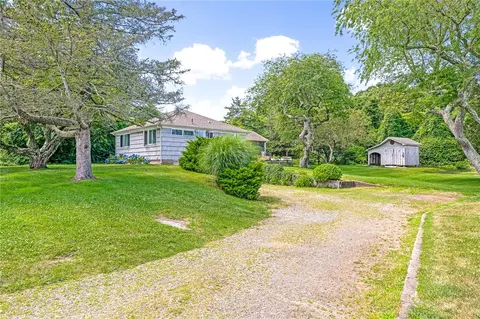 27 Champlin Dr, Westerly, RI 02891 photo 4