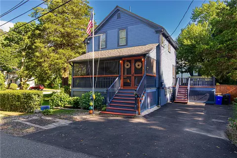 4 Third St, Barrington, RI 02806