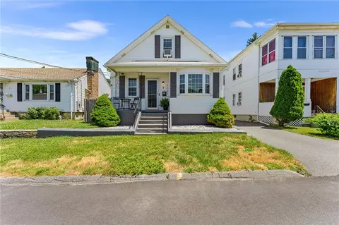 7 Southern St, Cranston, RI 02920