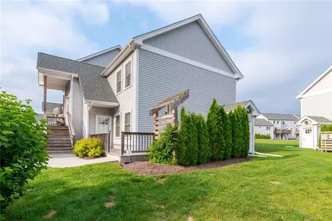 6 Jupiter Ln #E, Richmond, RI 02898