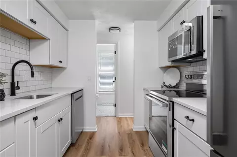 Kitchen - 161 W Shore Rd #B2, Warwick, RI 02889 photo 2 of 3
