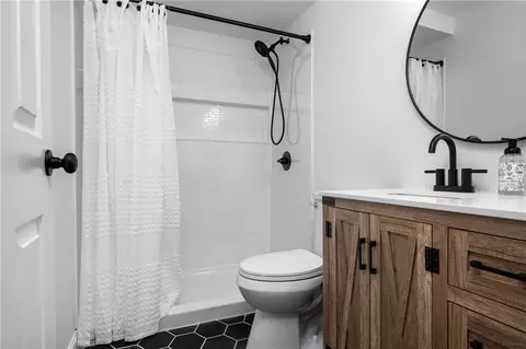 Bath - 161 W Shore Rd #B2, Warwick, RI 02889 photo 2 of 2