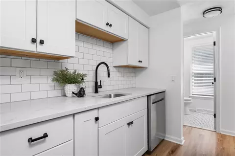 Kitchen - 161 W Shore Rd #B2, Warwick, RI 02889 photo 1 of 3