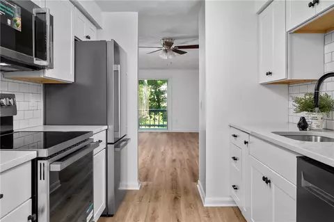 Entry Way - 161 W Shore Rd #B2, Warwick, RI 02889 photo 2 of 5