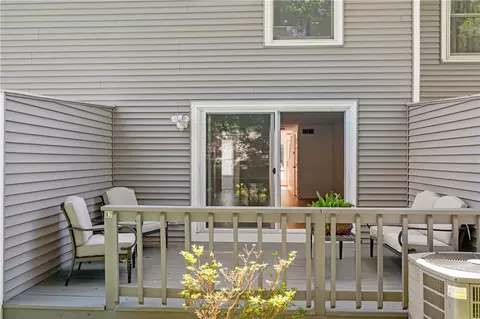 Exterior - 161 W Shore Rd #B2, Warwick, RI 02889 photo 2 of 10
