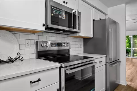 Kitchen - 161 W Shore Rd #B2, Warwick, RI 02889 photo 3 of 3