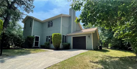 19 Governors Hl #19, West Warwick, RI 02893