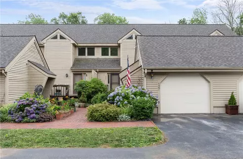 137 Pine Glen Dr #137, East Greenwich, RI 02818