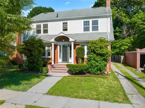 9 Lyndhurst Ave, Providence, RI 02908