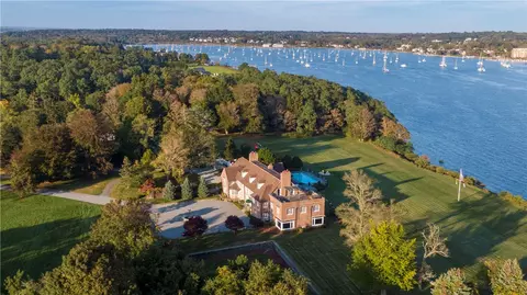 333 Poppasquash Rd, Bristol, RI 02809