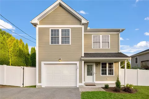 18 Grand Ave, Cumberland, RI 02864