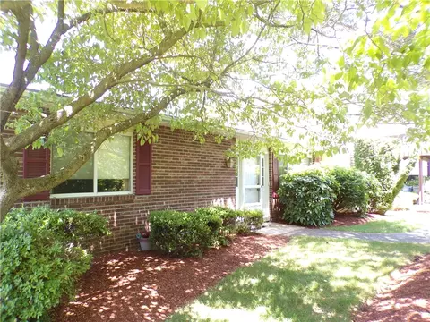 731 Manomet Ct, Warwick, RI 02886