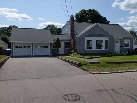 86 Rice St, Pawtucket, RI 02861