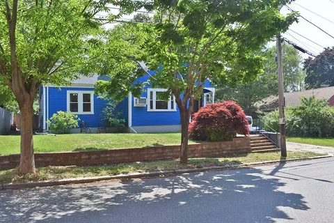 124 Edgehill Rd, Providence, RI 02906